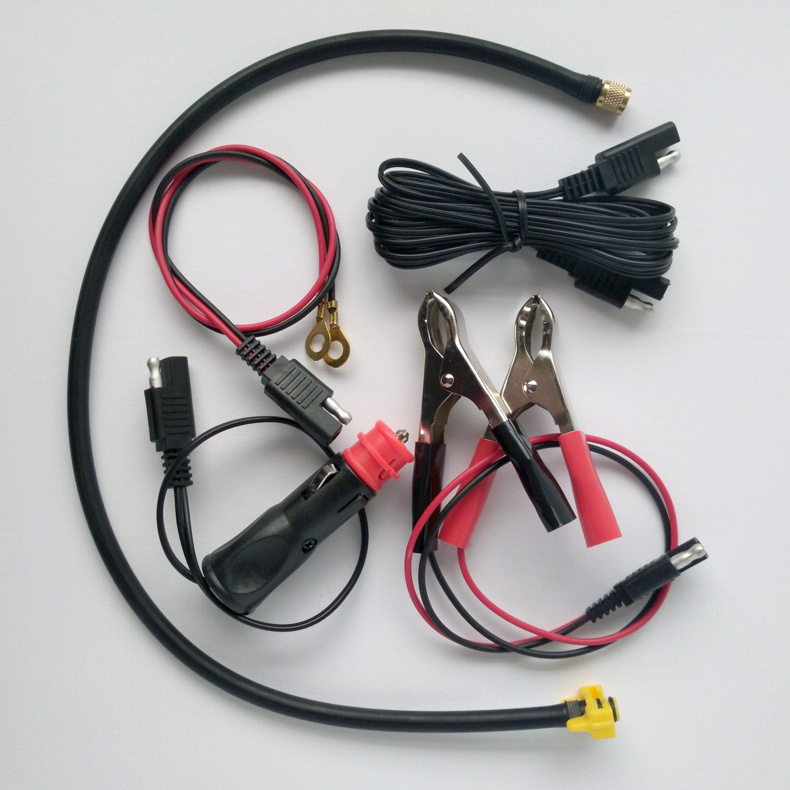 The Motoflator Accessories: inflation tube, power cables and cigarette lighter plug